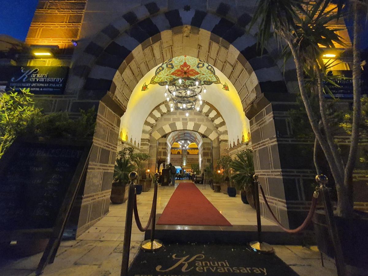 Cesme Kanuni Kervansaray Historical Hotel Exterior foto